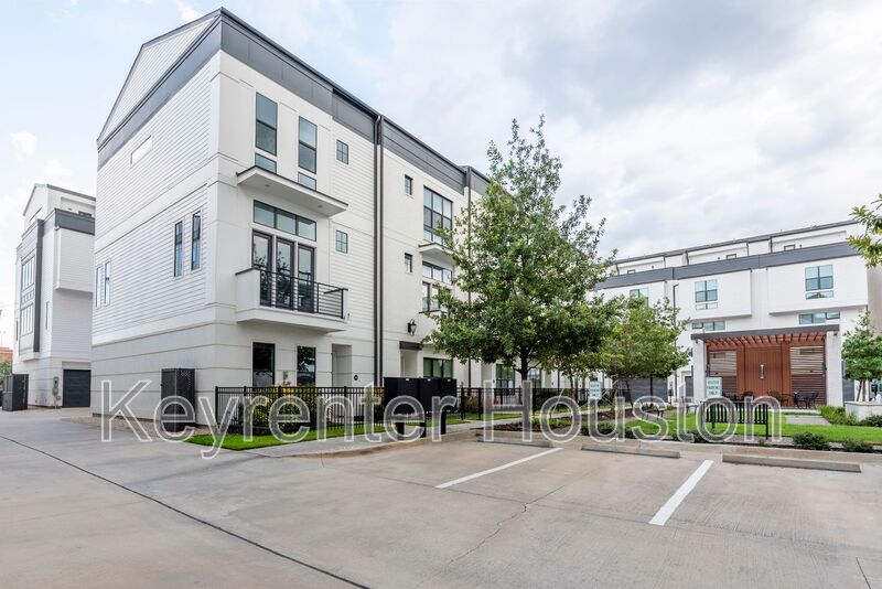 Houston House: 2928 Lamar St.