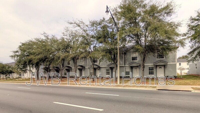 Jacksonville Townhome: 8432 McGirts Village Ln