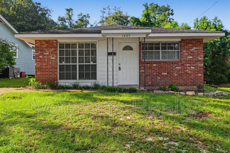 Biloxi House: 1285 Kensington Drive