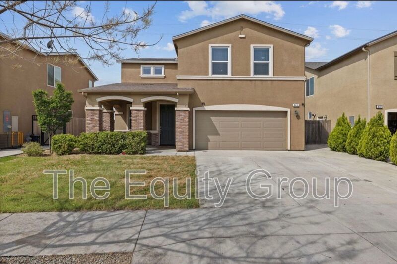 Visalia House: 641 South Laguna St