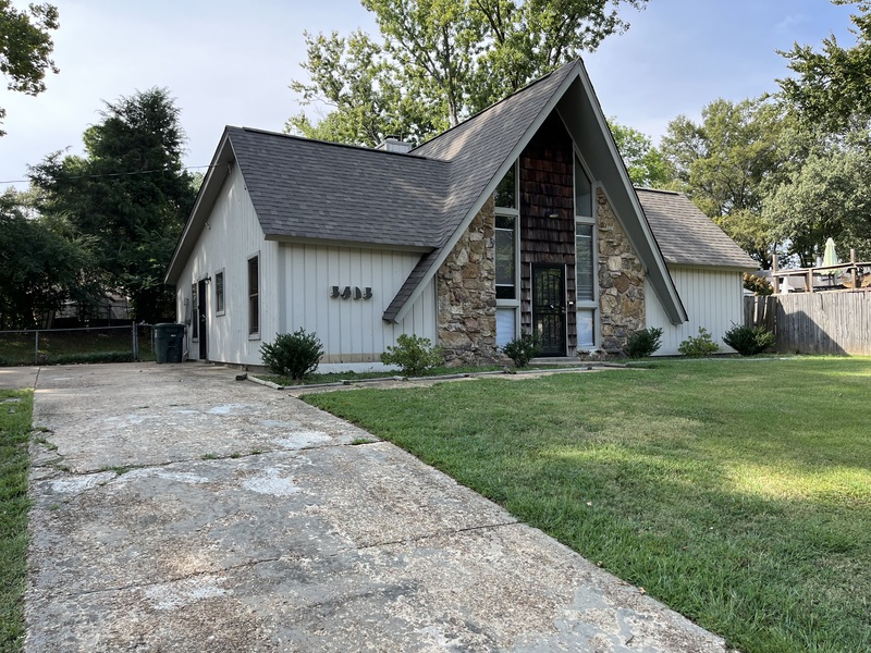 Bartlett House: 5415 Stardust Dr