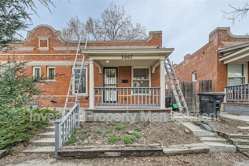 Denver House: 3007 N Hooker St