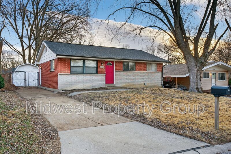 Saint Louis House: 1156 Cove Lane