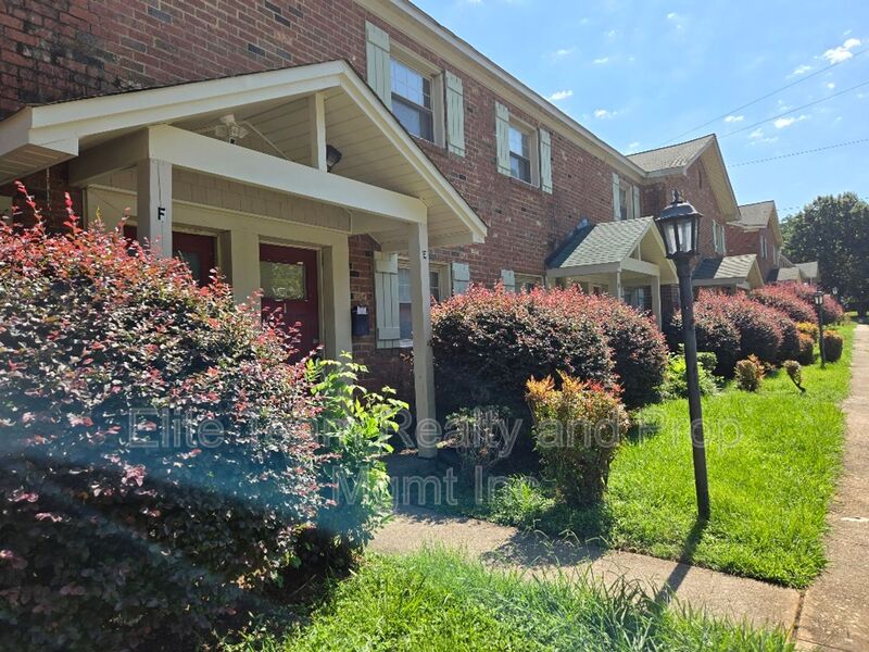 Charlotte Condo: 1207 Green Oaks Lane