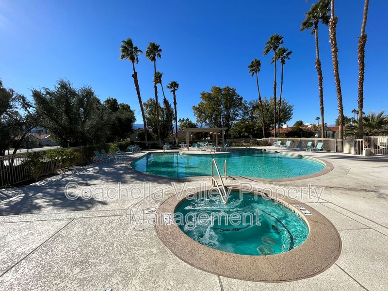 Palm Desert House: 43851 Via Granada