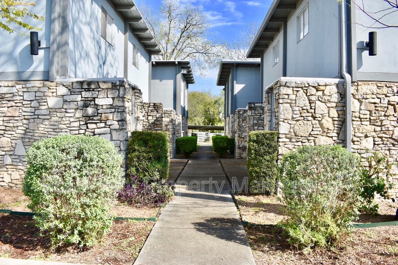 731-743 Byrnes Dr 735 Byrnes Dr #6 San Antonio TX 78209-4923 - Photo 2