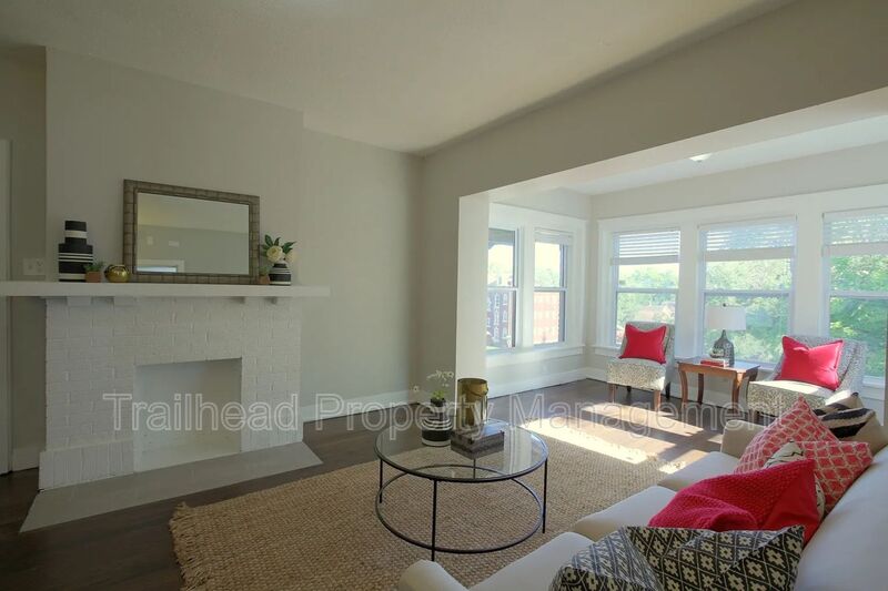 Kansas City House: 1218 Brush Creek Blvd
