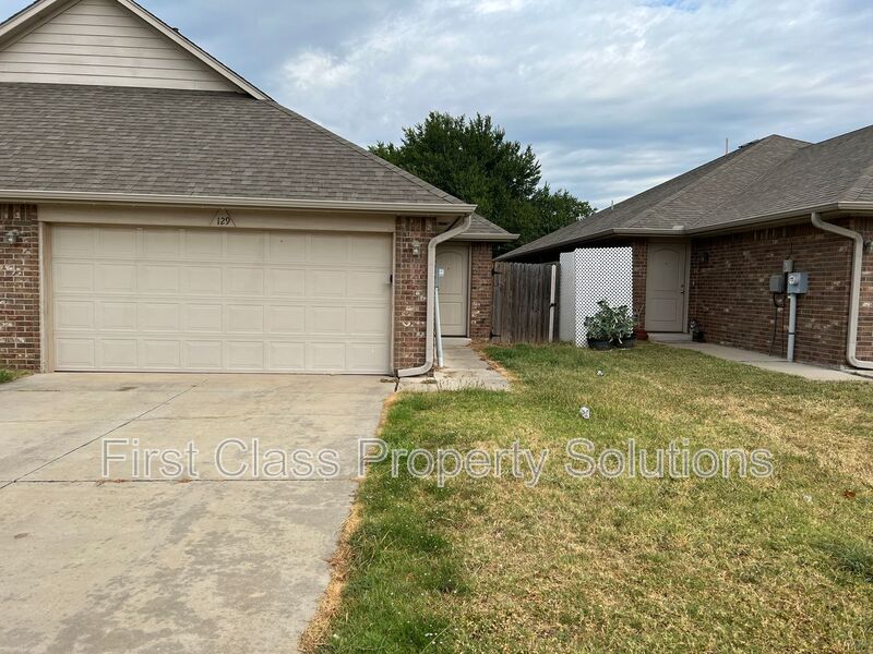 Edmond House: 129 Ashley Dr