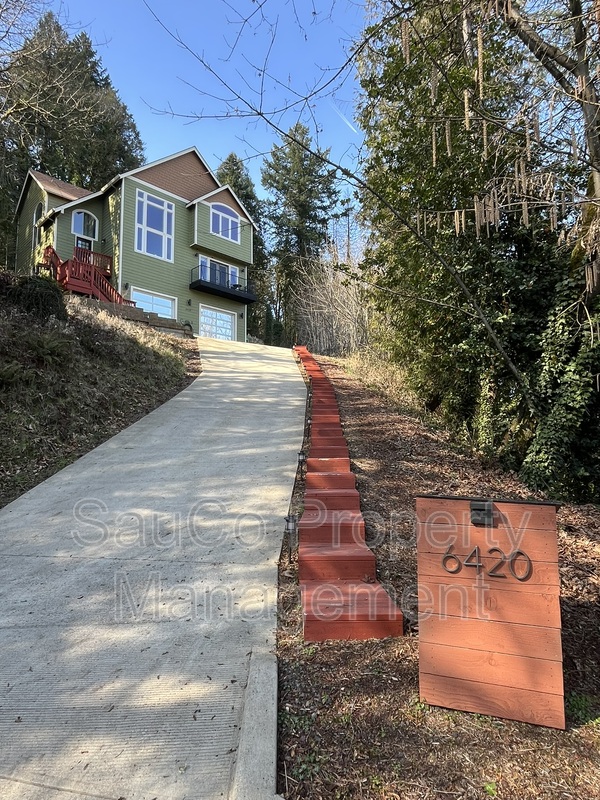 Milwaukie House: 6420 Southeast Mabel Avenue