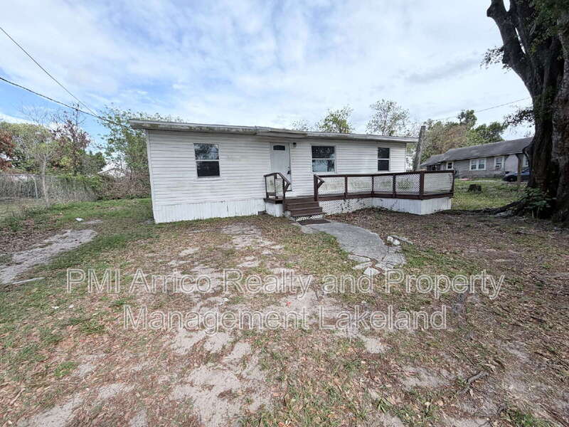 Lakeland House: 815 North Davis Avenue