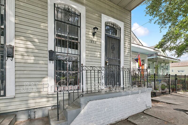 New Orleans House: 1832 Elysian Fields