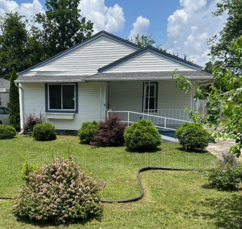 Huntsville House: 1411 Halsey Avenue Northeast