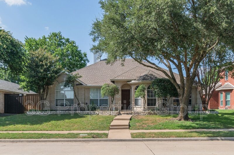 Allen House: 1316 Lochness Dr