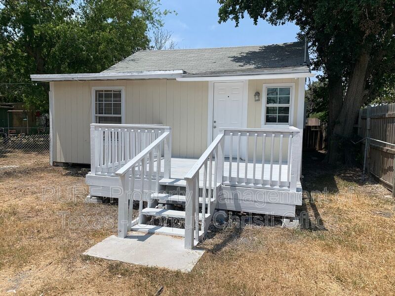 Corpus Christi House: 809 12th St