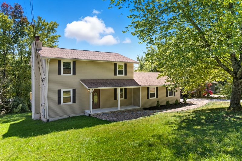 Knoxville House: 10118 Lonesome Pine Drive