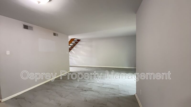 Spacious 3-Bedroom Norfolk Townhome with In-Unit Laundry and Fenced Outdoor Space - Photo 8