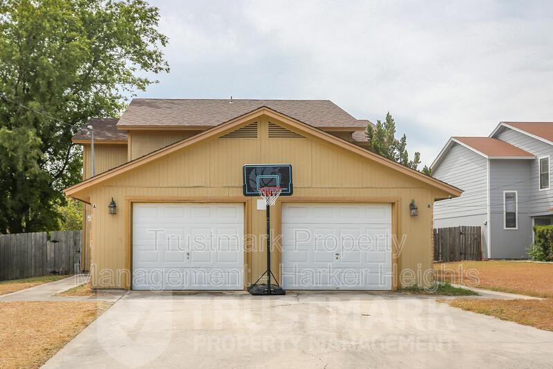 Killeen House: 4506 A Lago Circle