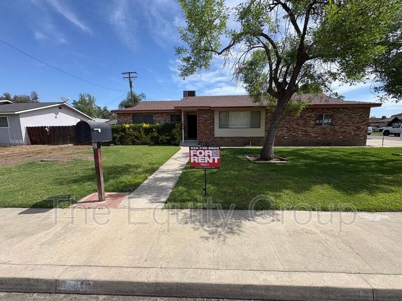 Visalia House: 1646 South Dollner Street