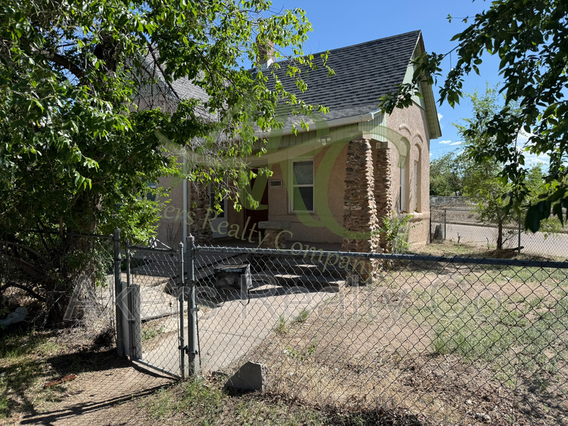 Pueblo House: 523 E Adams Ave