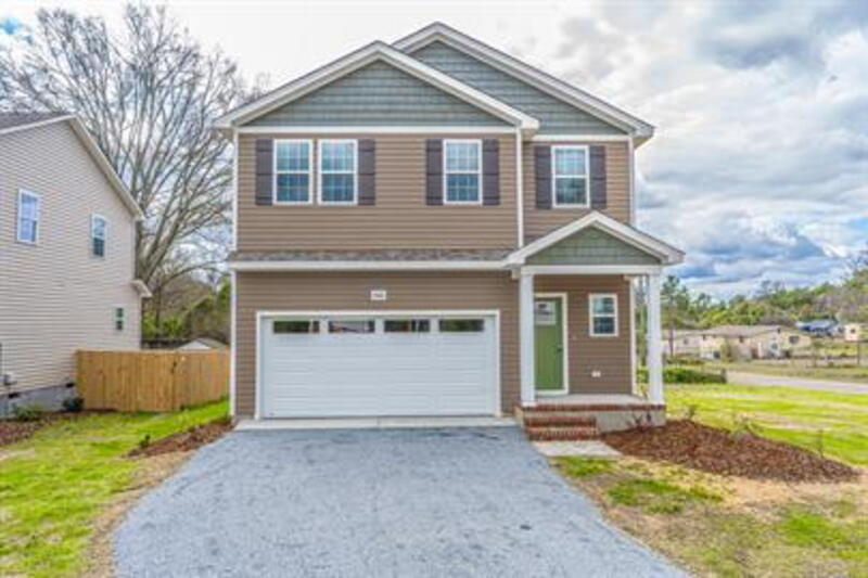 Southern Pines House: 1060 West New York Avenue