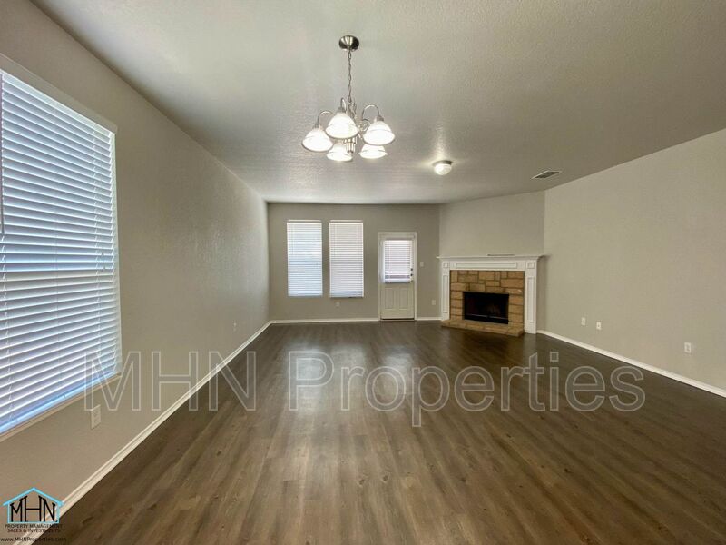 Perfectly located and spacious 4 Bed/3 Bath in Boerne, off of IH-10 and Ralph Fair Rd. - Preview 3