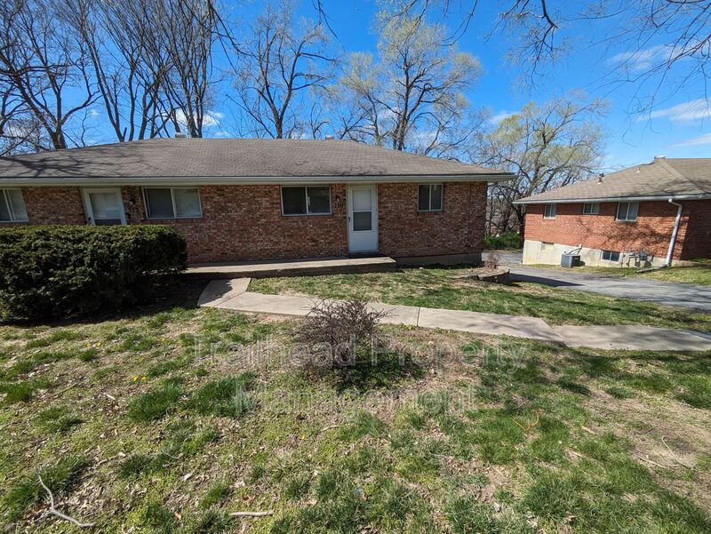 Sugar Creek House: 110 S High Street