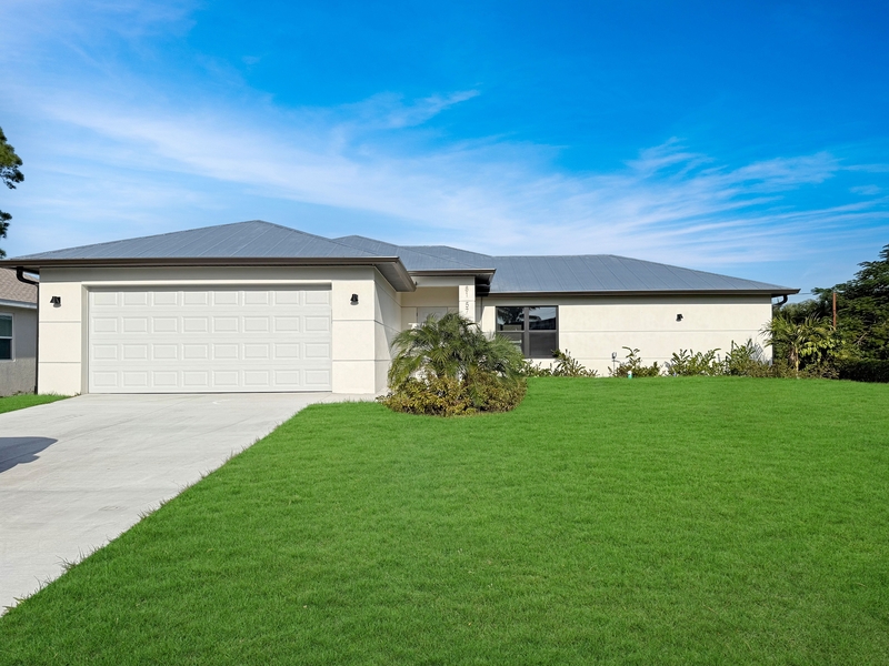 Fort Myers House: 8157 Albatross Road