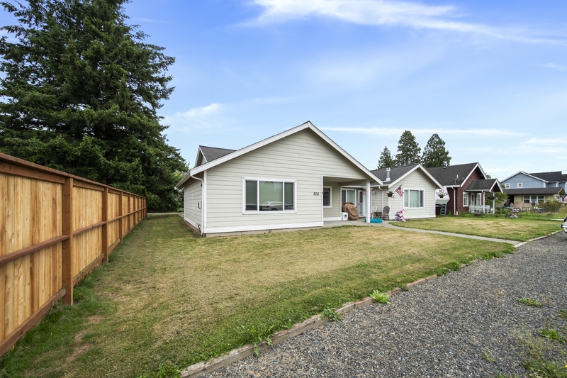 Sumas Condo: 208 Noble Street - 1