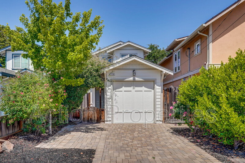 Mountain View House: 116 College Avenue
