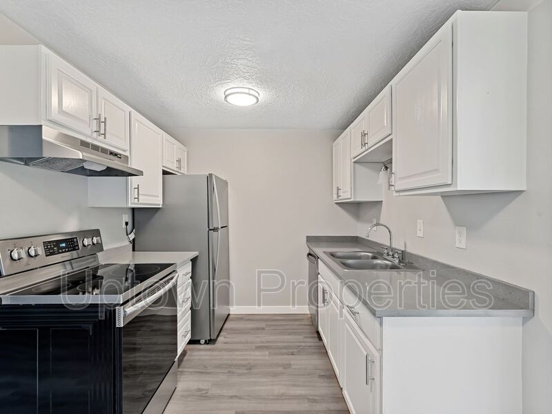 Portland House: 6836 N Richmond Ave