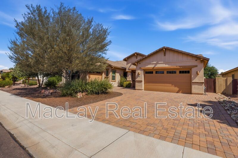 Gilbert House: 1142 E Bajor St