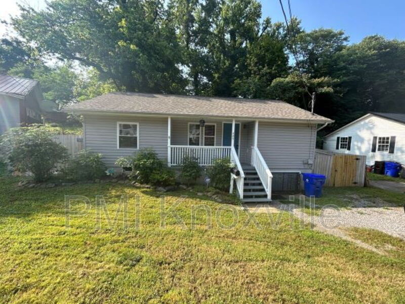 Oak Ridge House: 489 W Outer Dr