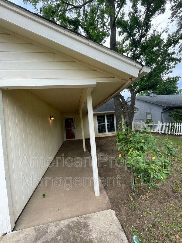 Broken Arrow House: 4407 S Gum Ave