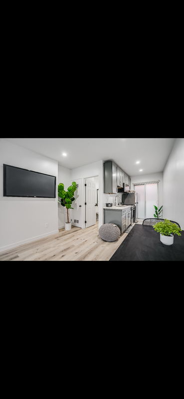 Venice House: 523 Main Street