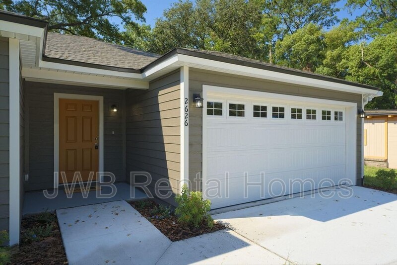 Jacksonville House: 2626 Sandra Ln