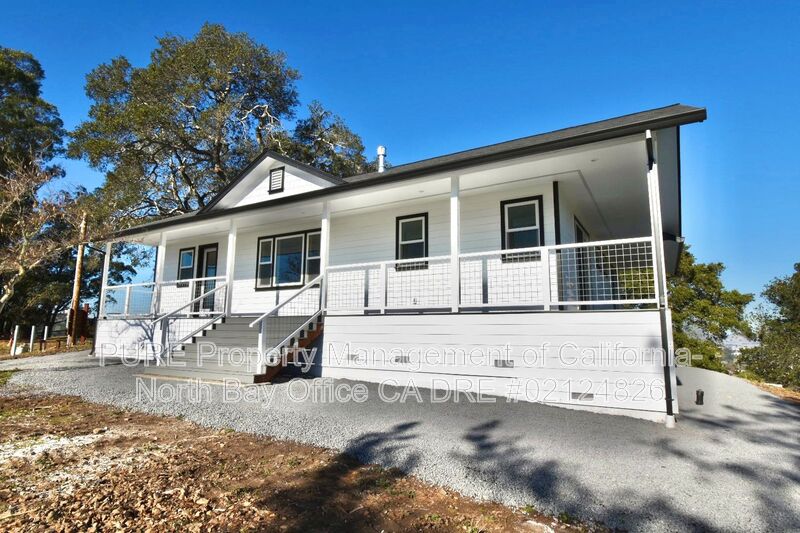 Petaluma House: 510 Fairview Ct
