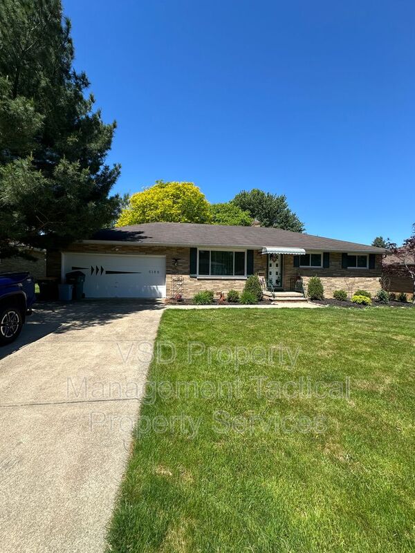 Seven Hills House: 6188 Cabrini Ln
