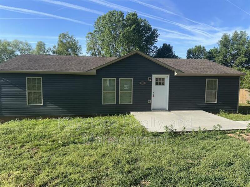 Oak Grove House: 221 Bumpus Mills Road