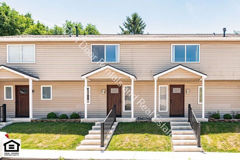 Huntertown Townhome: 15030 Tally Ho Dr