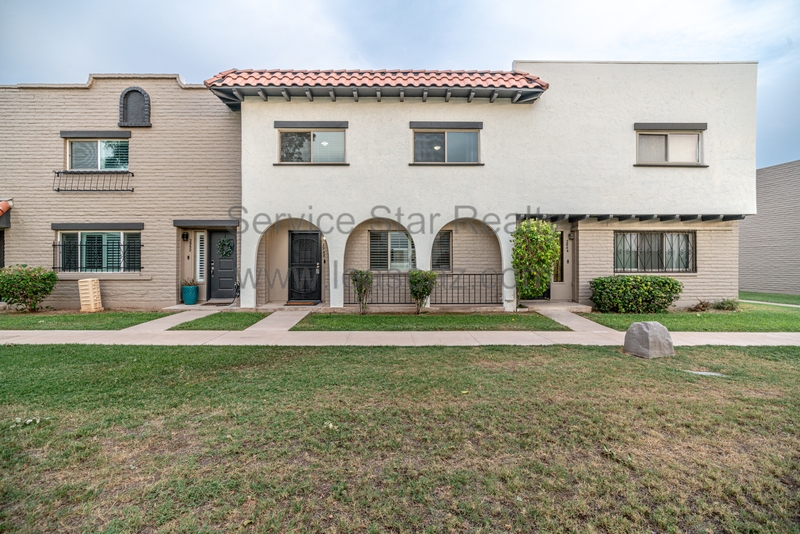 Phoenix Townhome: 2948 E Clarendon Ave