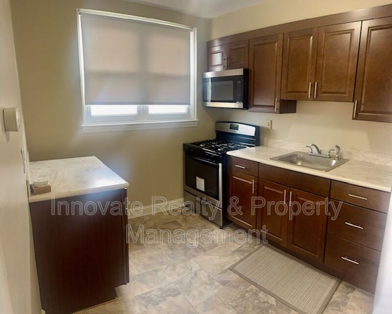 Philadelphia House: 910 E Sharpnack St