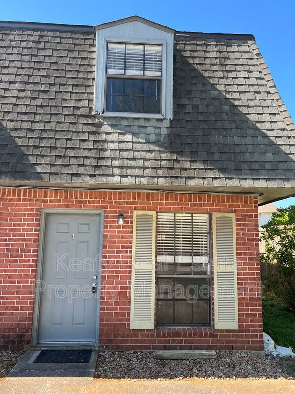 Lafayette House: 418 Failla Road