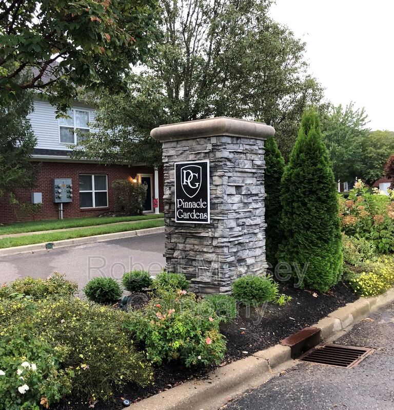 Louisville House: 13540 Pinnacle Gardens Circle