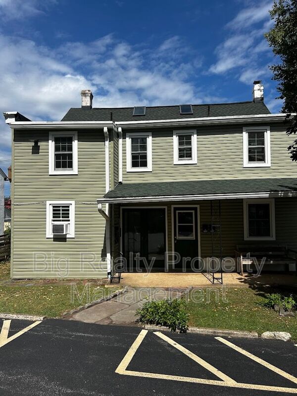 Spring City House: 106-B N Main St