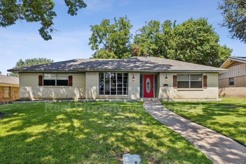 Farmers Branch House: 13425 Janwood Lane
