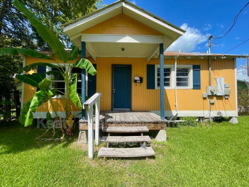 Lafayette House: 327 Stewart Street