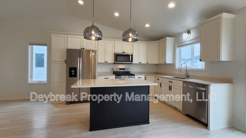 Fargo House: 2584 66th Avenue South