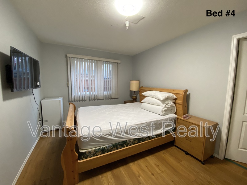 Kelowna House: 4-453 Morrison Ave