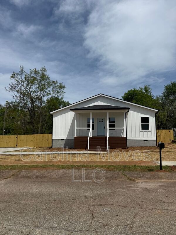 Greenville House: 7 2nd Ave.