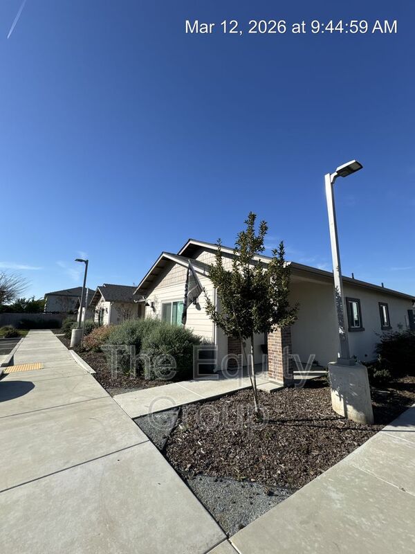 Visalia Condo: 518 S Summit Street